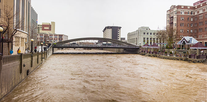 Downtown-TruckeeRiver_pano